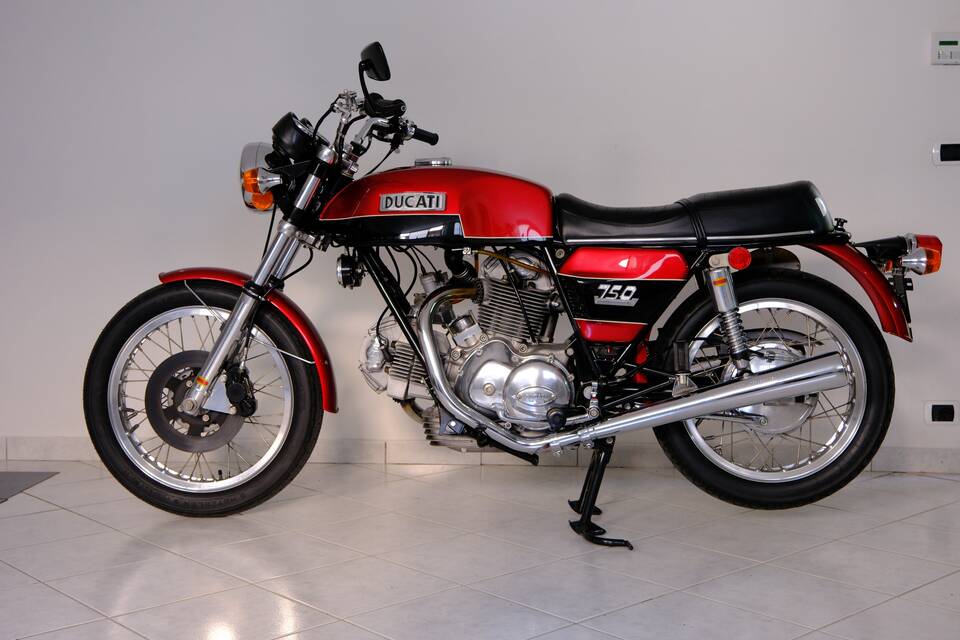 Immagine 44/96 di Ducati 750 GT (1974)