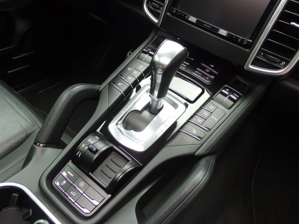 Bild 58/99 von Porsche Cayenne S (2010)