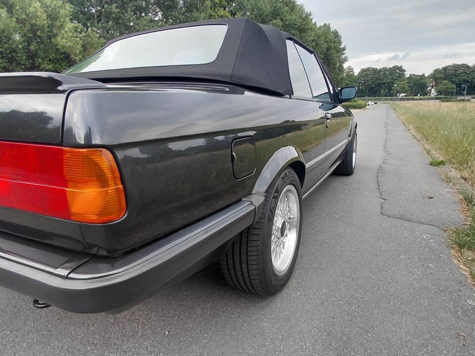 Immagine 51/53 di BMW 320i (1989)
