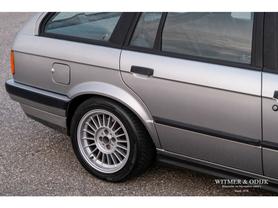 Image 30/50 de BMW 320i Touring (1989)