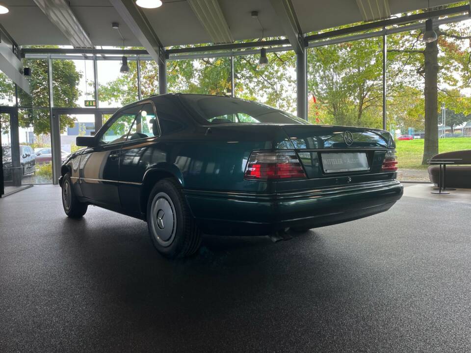 Bild 11/21 von Mercedes-Benz E 200 (1996)