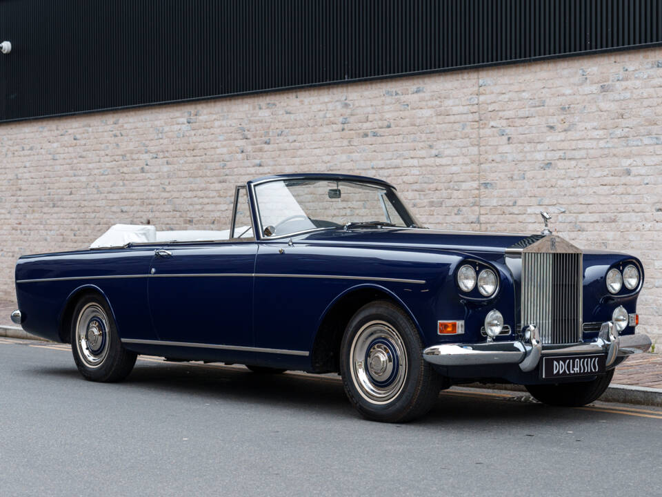 Image 2/27 of Rolls-Royce Silver Cloud III &quot;Chinese Eyes&quot; (1966)