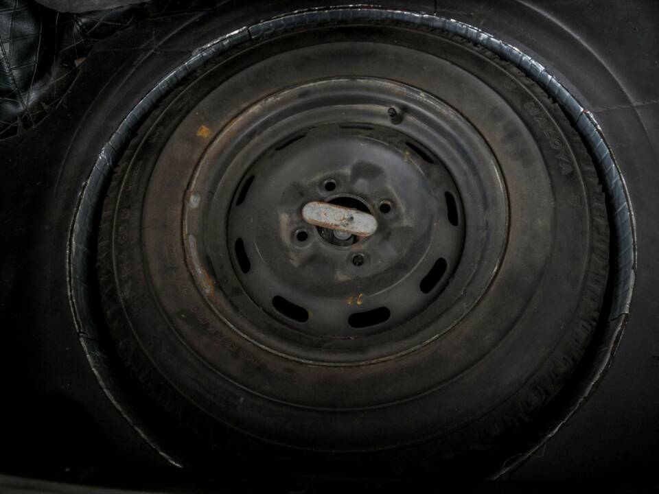 Image 36/50 of Datsun 240 Z (1974)