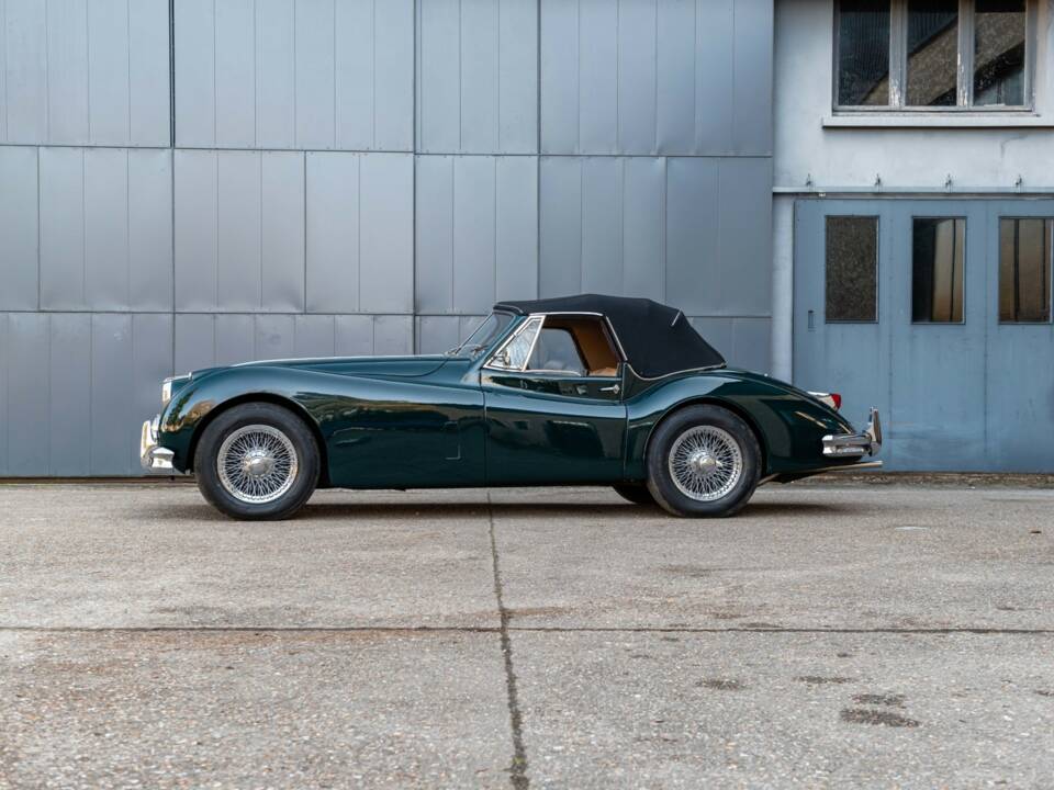 Image 6/41 of Jaguar XK 140 DHC (1955)