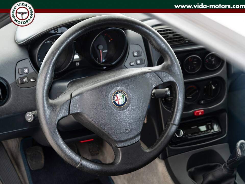 Image 10/18 of Alfa Romeo GTV 2.0 Twin Spark (1997)