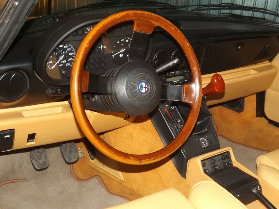 Bild 23/50 von Alfa Romeo 2.0 Spider (1992)