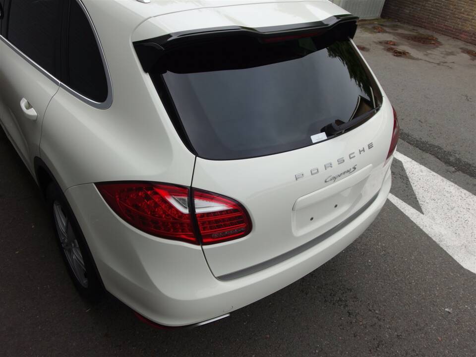 Bild 12/99 von Porsche Cayenne S (2010)