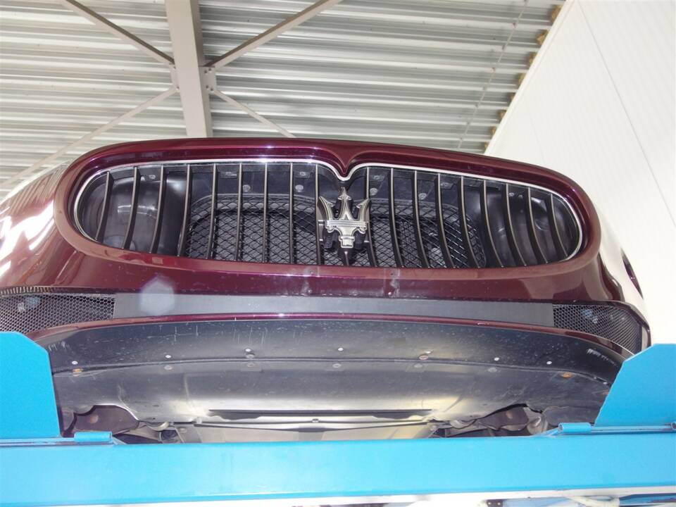 Image 90/98 of Maserati GranTurismo 4.2 (2008)