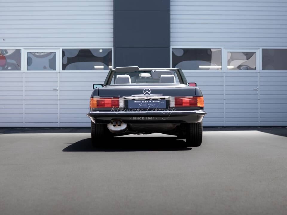 Image 25/29 of Mercedes-Benz 560 SL (1987)