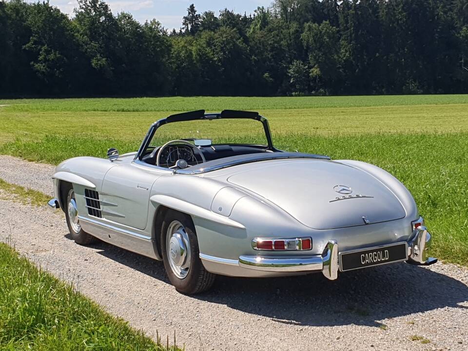 Image 30/38 of Mercedes-Benz 300 SL Roadster (1962)