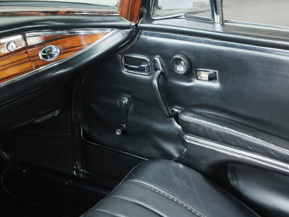 Image 27/48 of Mercedes-Benz 280 SE (1969)