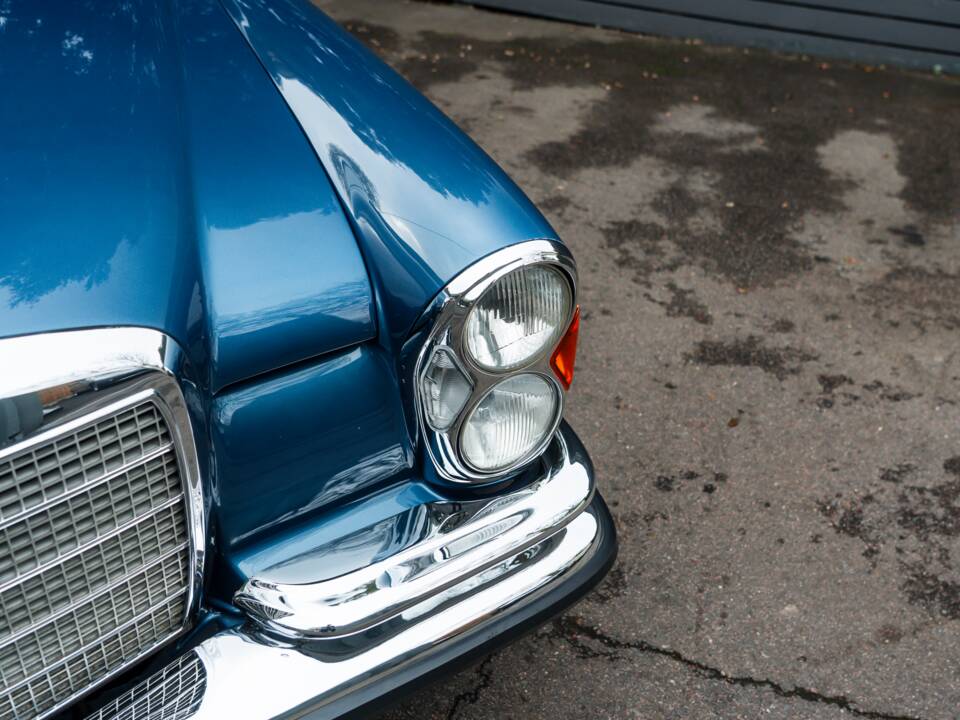 Image 52/57 de Mercedes-Benz 280 SE 3,5 (1971)