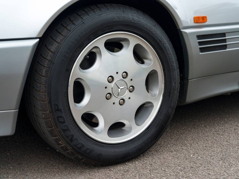 Immagine 8/22 di Mercedes-Benz SL 500 (1995)