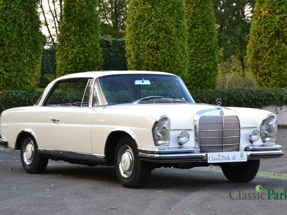 Image 7/50 of Mercedes-Benz 250 SE (1966)