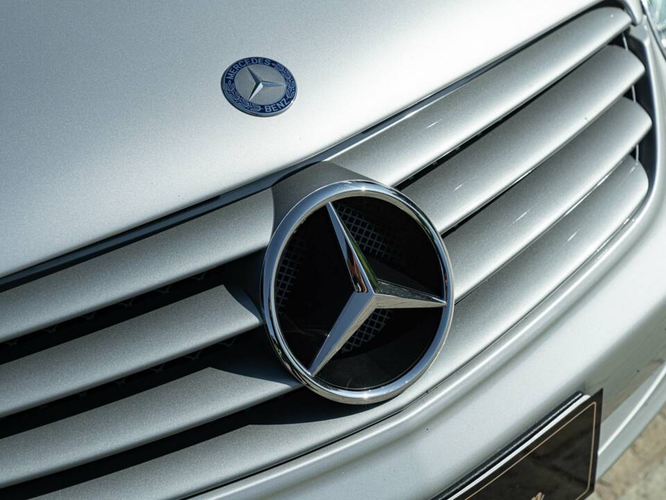 Image 23/50 of Mercedes-Benz SL 350 (2005)