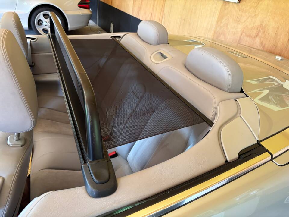 Image 15/23 of Mercedes-Benz CLK 200 Kompressor (2002)