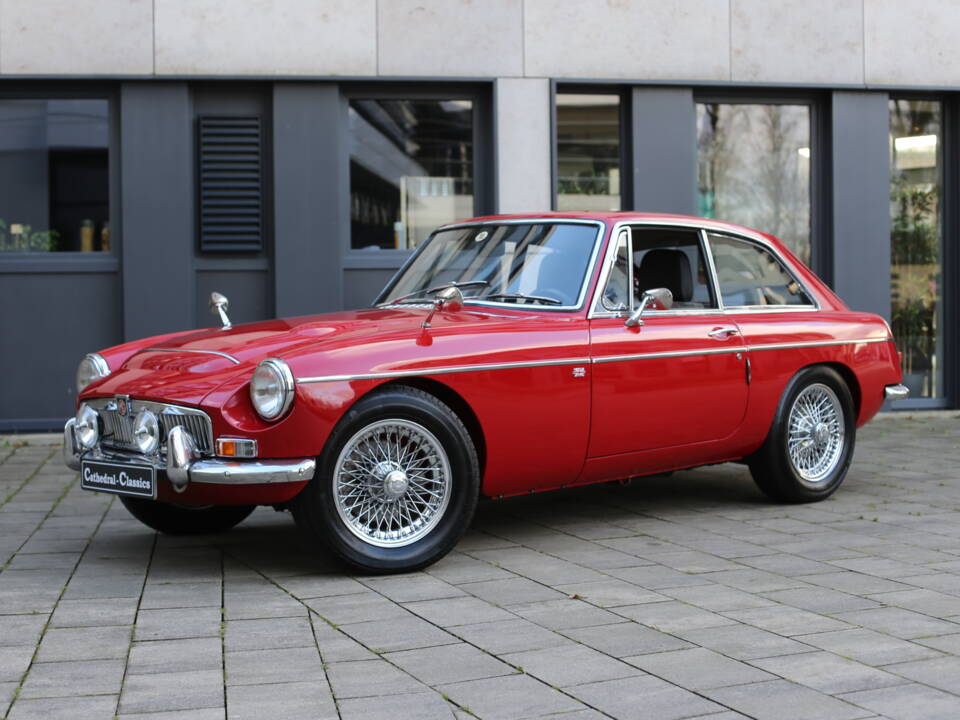 Image 52/67 of MG MGC GT (1969)