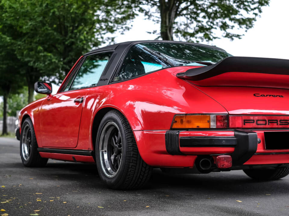 Image 15/35 of Porsche 911 Carrera 3.2 (1985)