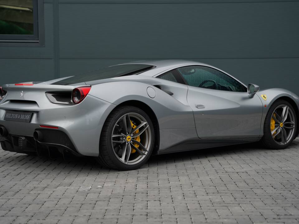Image 5/50 de Ferrari 488 GTB (2019)