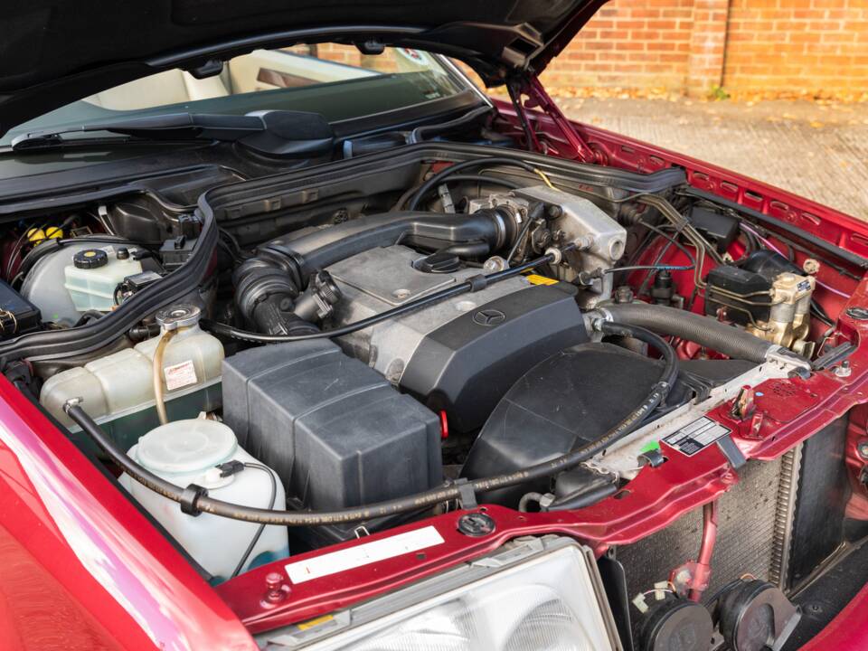 Bild 29/33 von Mercedes-Benz E 220 (1994)