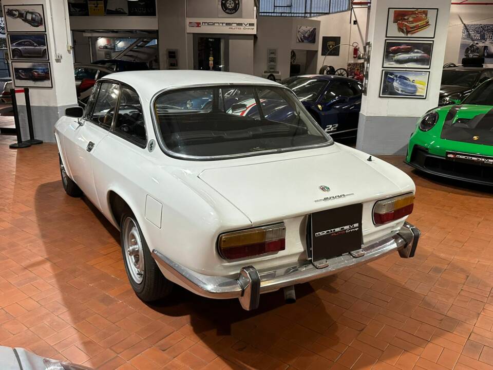 Afbeelding 5/22 van Alfa Romeo 2000 GT Veloce (1971)