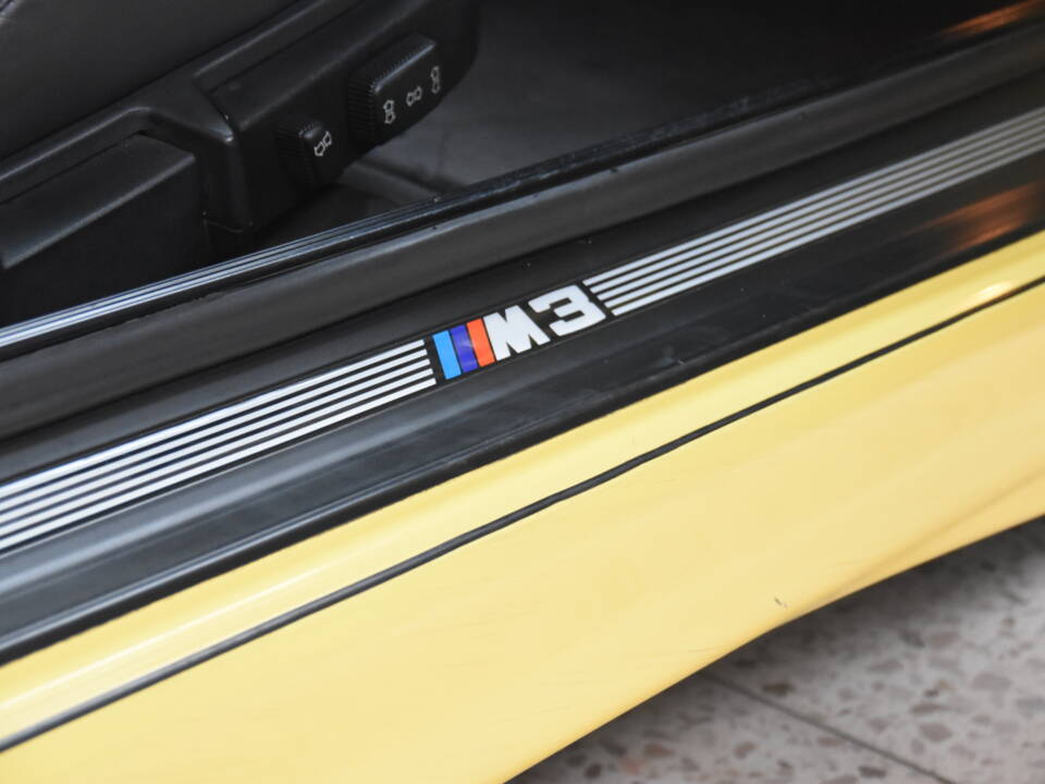 Image 18/28 of BMW M3 (1998)