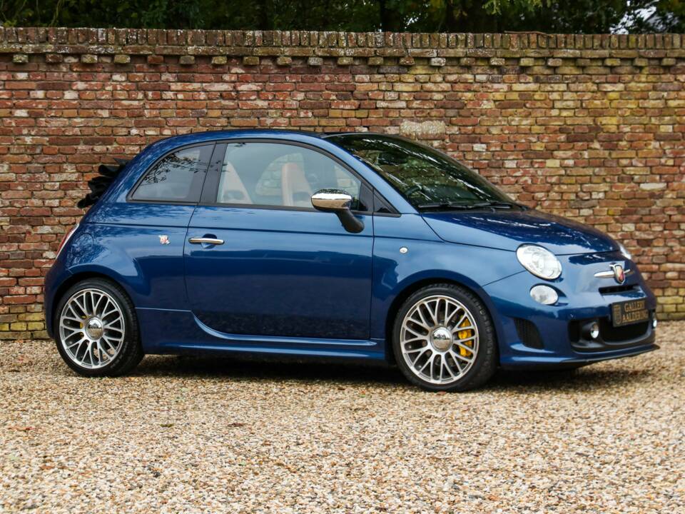 Image 43/50 of Abarth 595 Cabrio Italia (2011)
