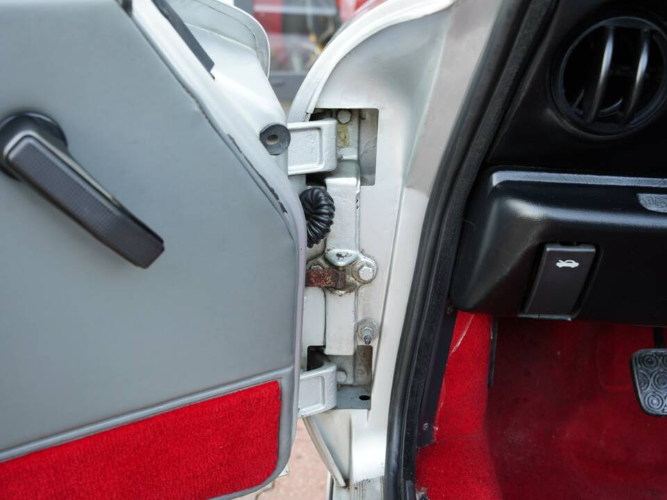 Immagine 50/50 di Alfa Romeo 2.0 Spider QV (1987)