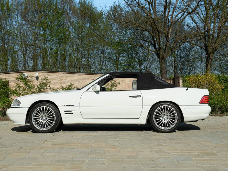 Image 4/50 of Mercedes-Benz SL 320 (1997)