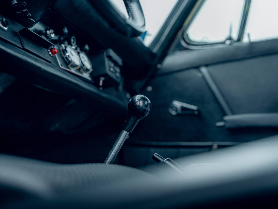 Image 55/63 of Porsche 911 R (1967)