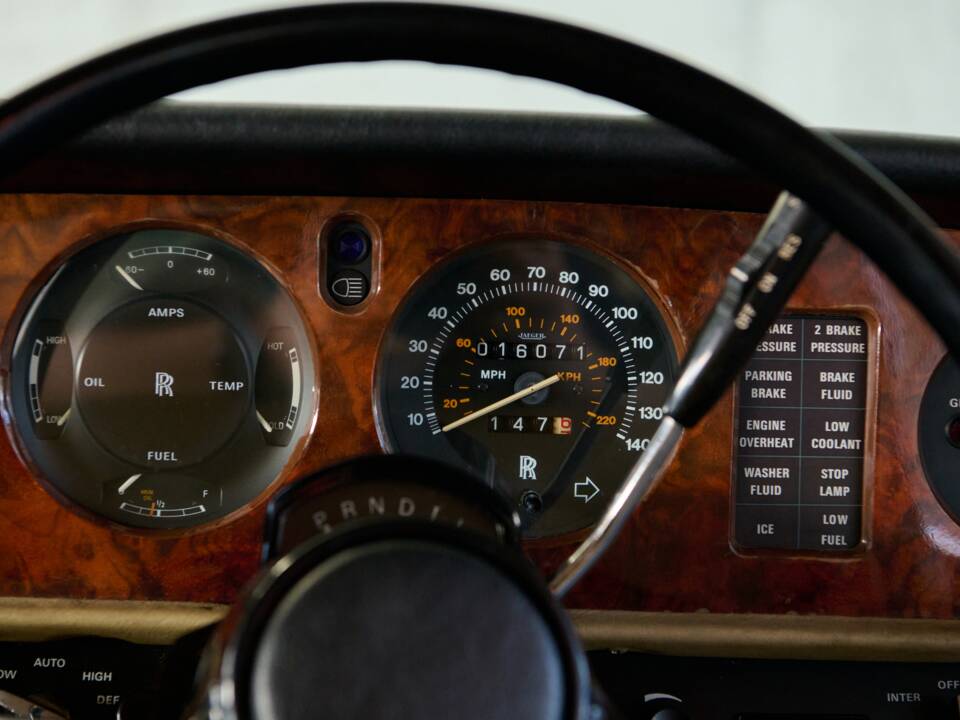 Imagen 44/50 de Rolls-Royce Silver Shadow II (1977)
