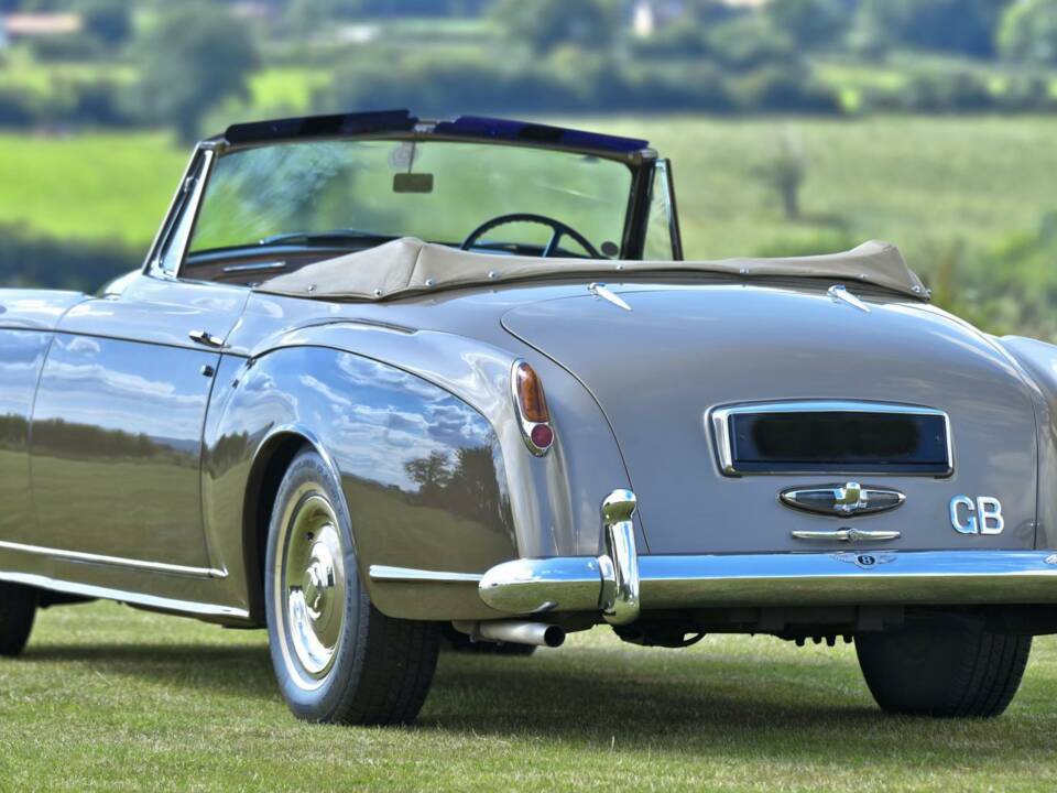 Image 15/50 de Bentley S 1 Continental DHC (1958)