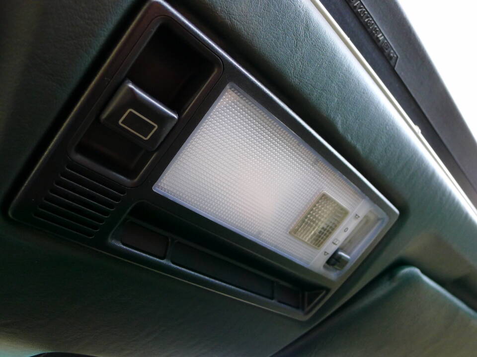 Bild 4/37 von Mercedes-Benz 190 E (1989)