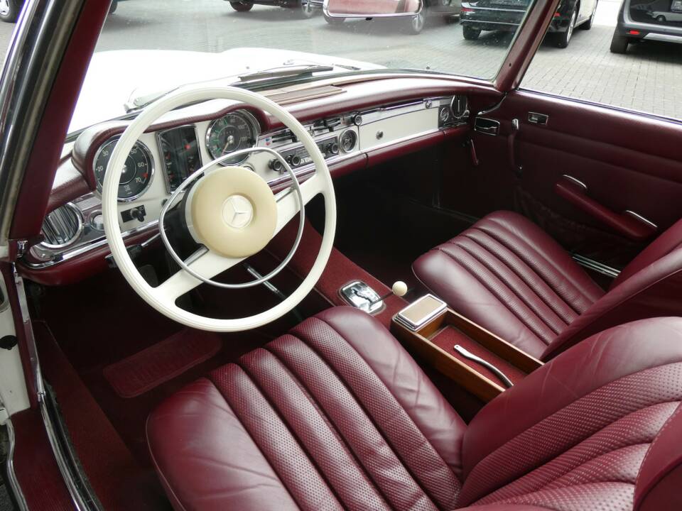 Immagine 9/20 di Mercedes-Benz 280 SL (1970)