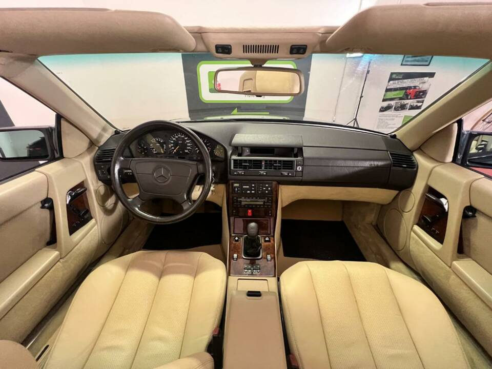 Image 11/48 of Mercedes-Benz 300 SL-24 (1992)