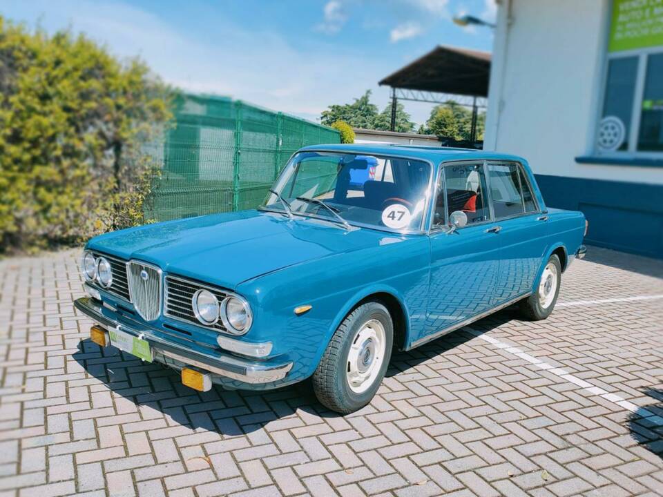 Image 3/10 of Lancia 2000 (1971)