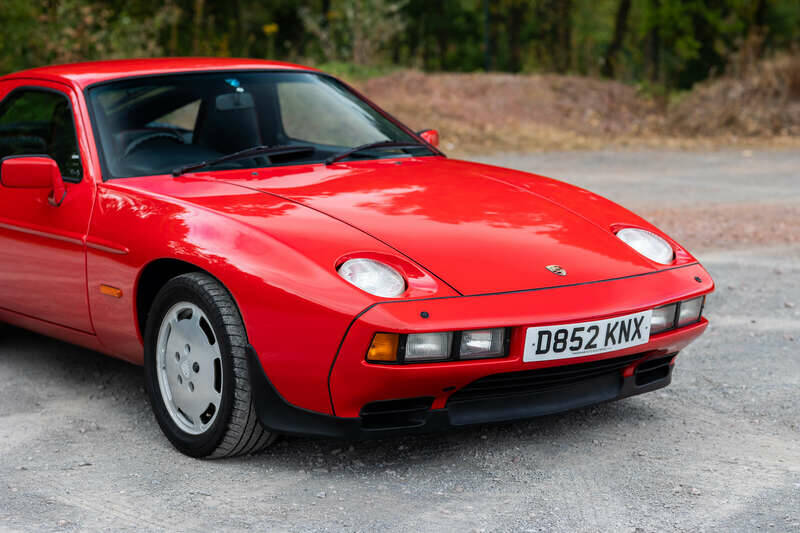 Image 8/50 of Porsche 928 S (1986)
