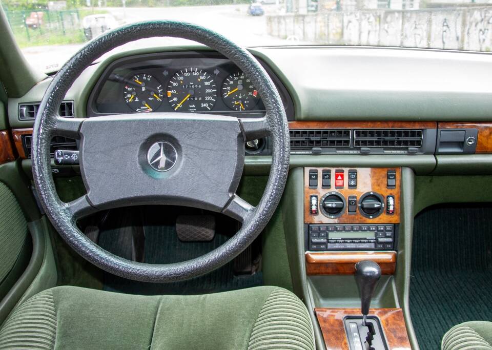 Bild 13/21 von Mercedes-Benz 280 SE (1985)