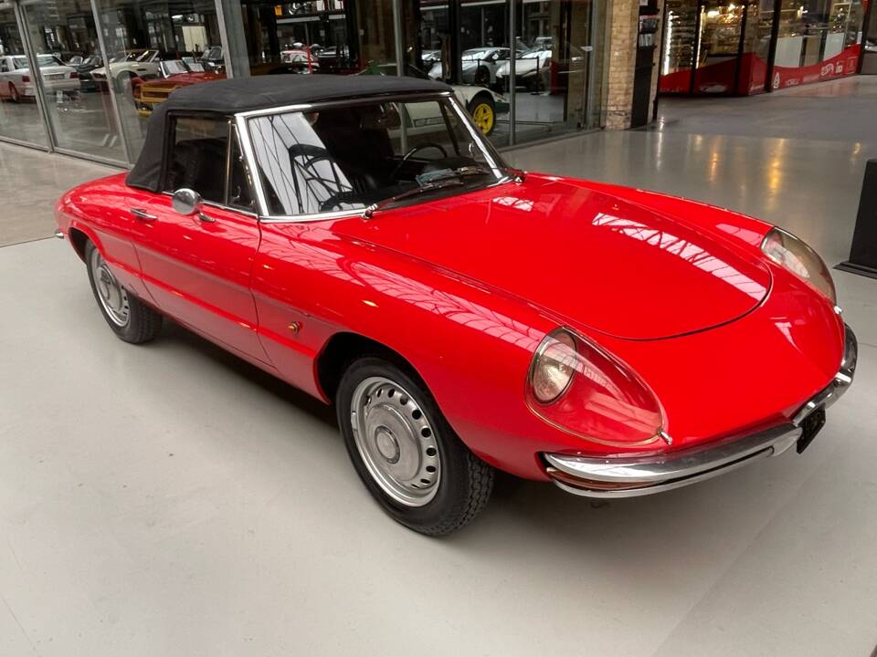 Image 12/33 de Alfa Romeo 1600 Spider Duetto (1967)