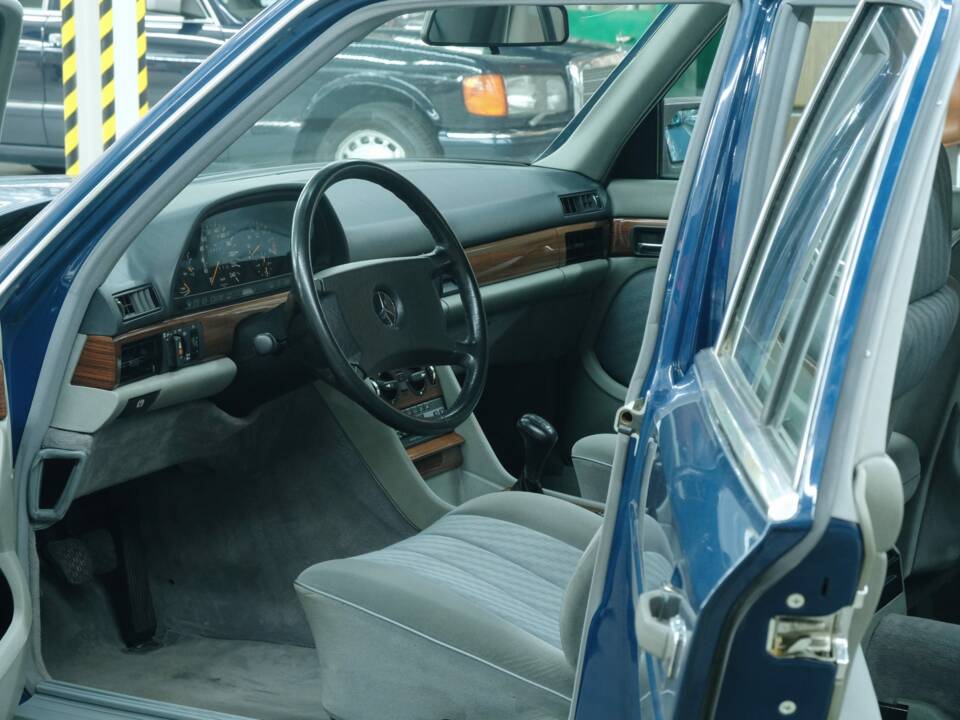 Bild 48/50 von Mercedes-Benz 300 SE (1990)