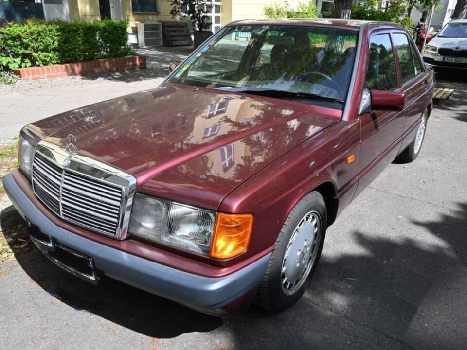 Bild 1/4 von Mercedes-Benz 190 E 1.8 Avantgarde "Rosso" (1993)