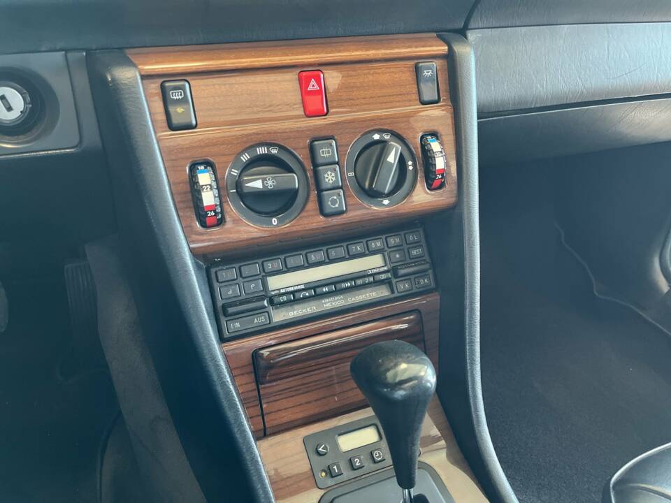 Bild 21/22 von Mercedes-Benz 300 E 4-Matic (1988)
