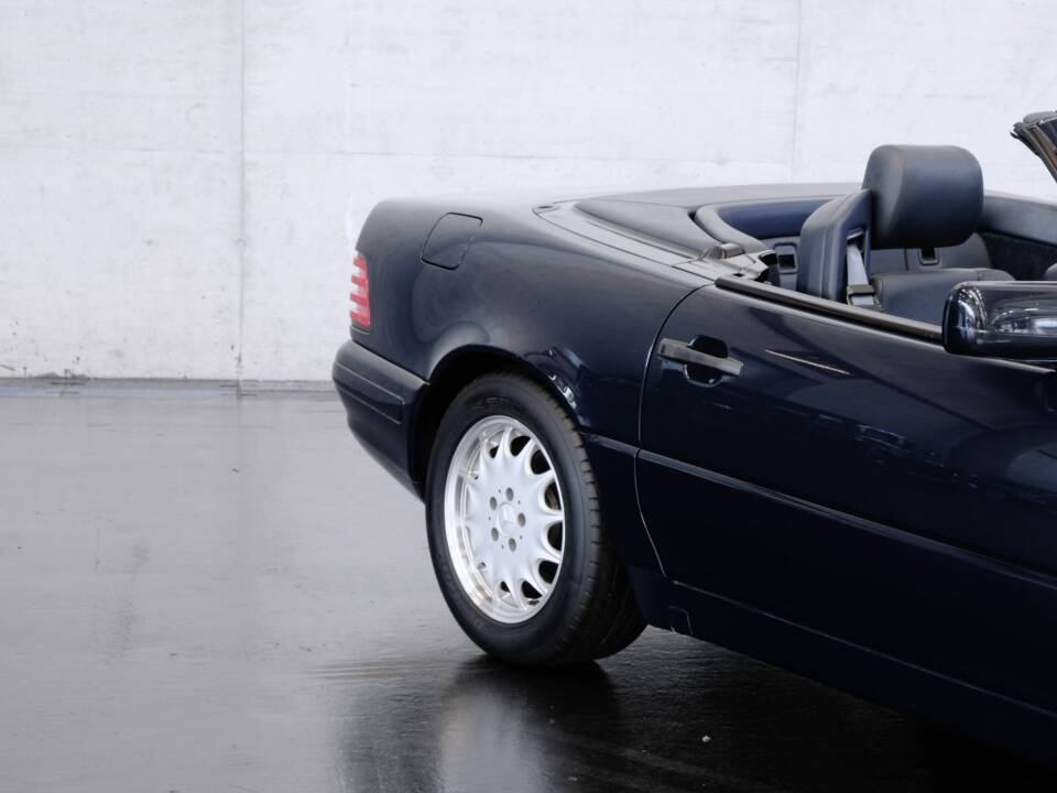 Image 41/46 of Mercedes-Benz SL 320 (1998)