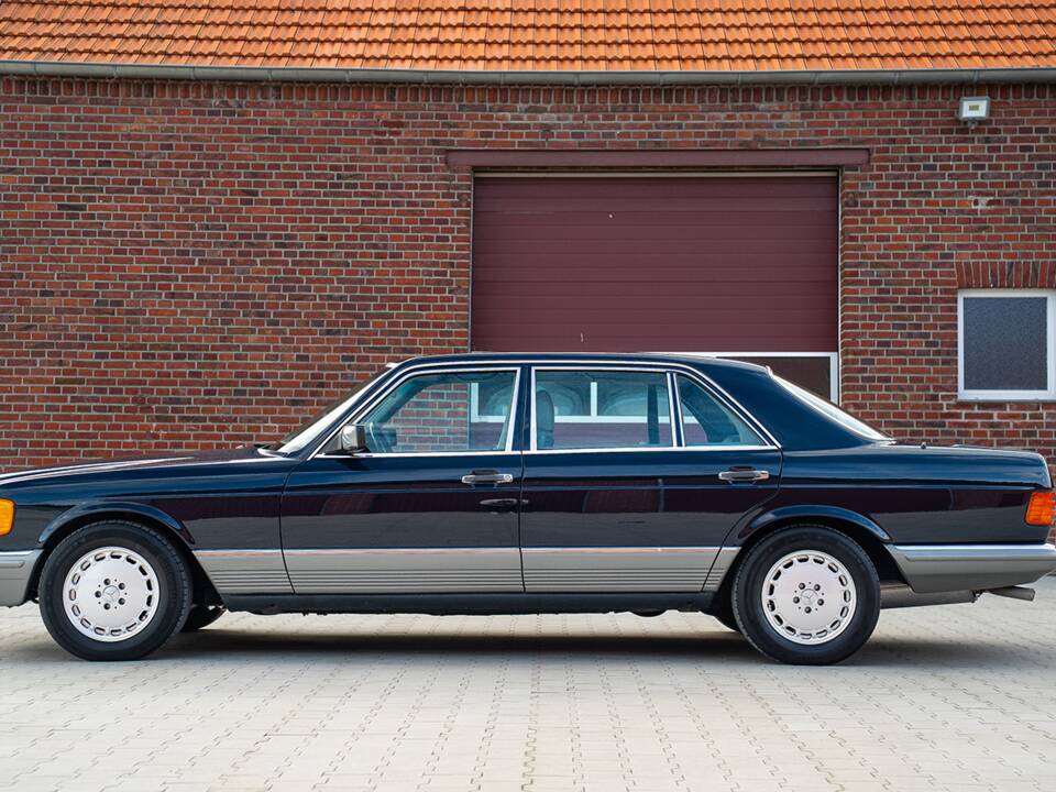 Image 13/72 de Mercedes-Benz 500 SEL (1984)