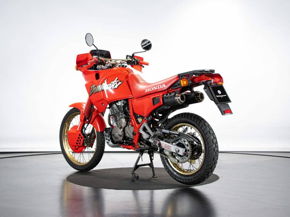 Image 2/50 de Honda NX 650 Dominator (1990)