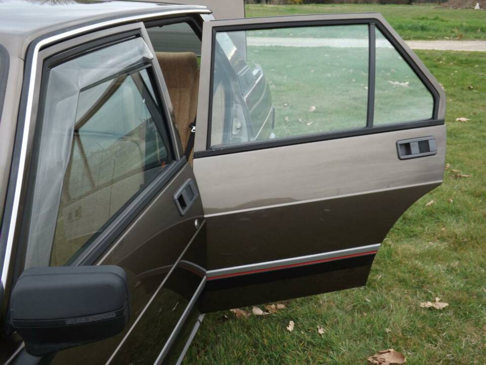 Immagine 31/50 di Alfa Romeo Giulietta 1.6 (1984)