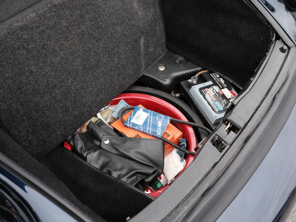 Image 93/97 of Porsche 911 Carrera 4 (1991)