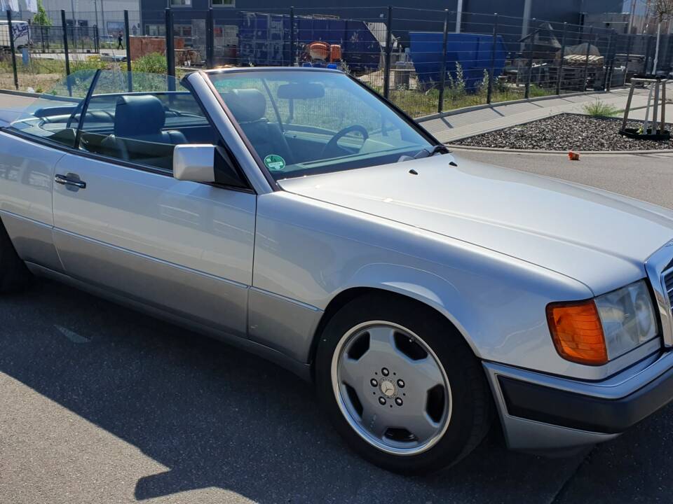 Imagen 42/94 de Mercedes-Benz 300 CE-24 3.4 AMG (1992)
