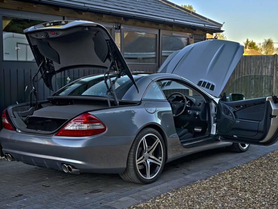 Image 22/50 of Mercedes-Benz SL 500 (2008)