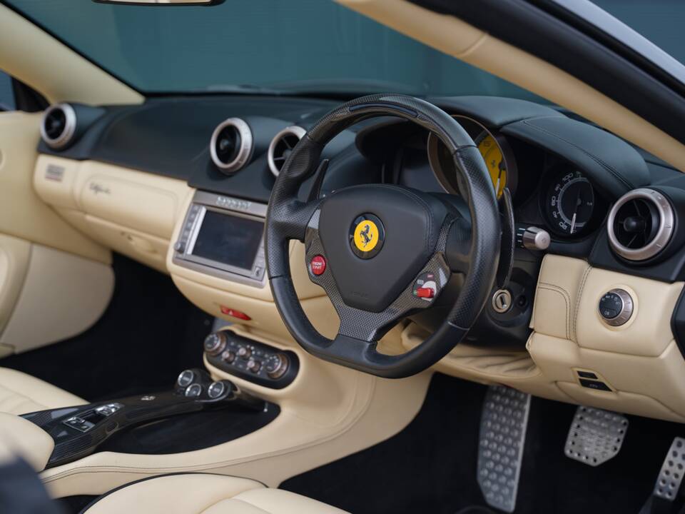 Imagen 12/50 de Ferrari California (2011)